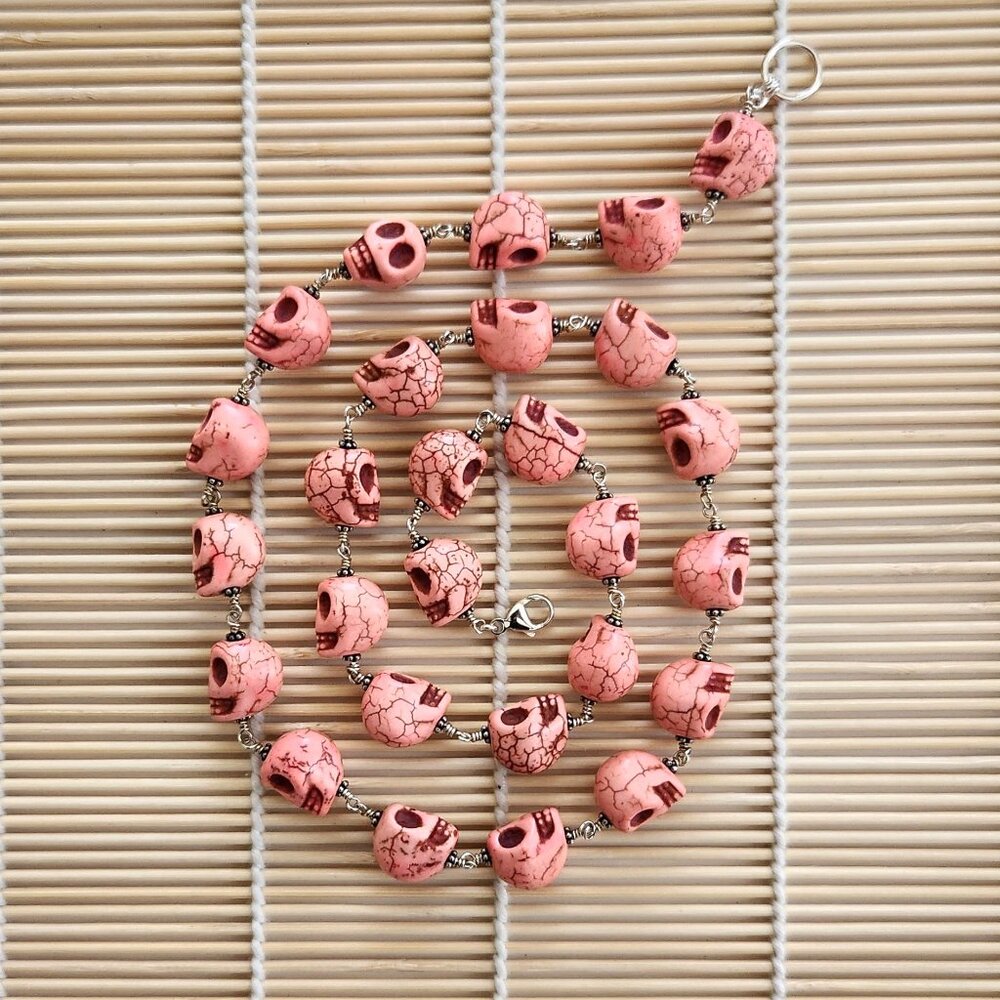 NECKLACE COLORED SKULL BEAD